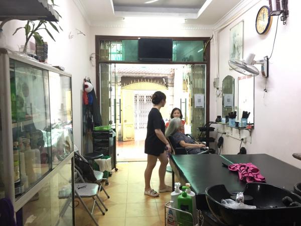 Sang nhượng salon tóc nhà 4 tầng trong đầu ngõ chính 639 Hoàng Hoa Thám, Ba Đình