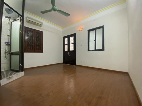 Chính chủ cho thuê nhà 3 tầng số 120 ngõ Thịnh Quang, Đống Đa, Hà Nội.